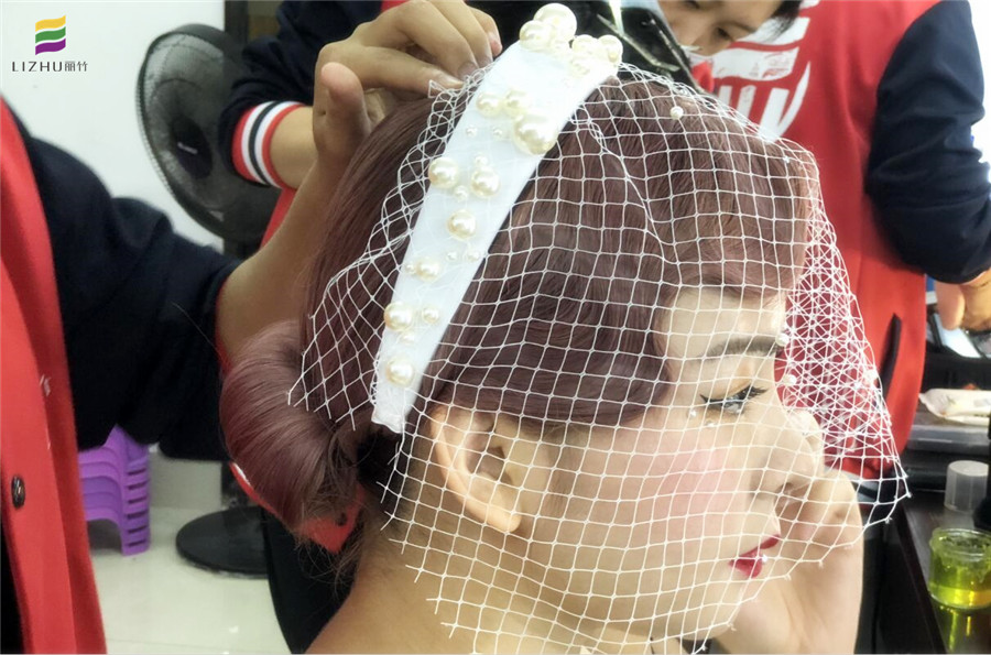 你為什么要到專業(yè)化妝學校去學習 | 南寧學化妝