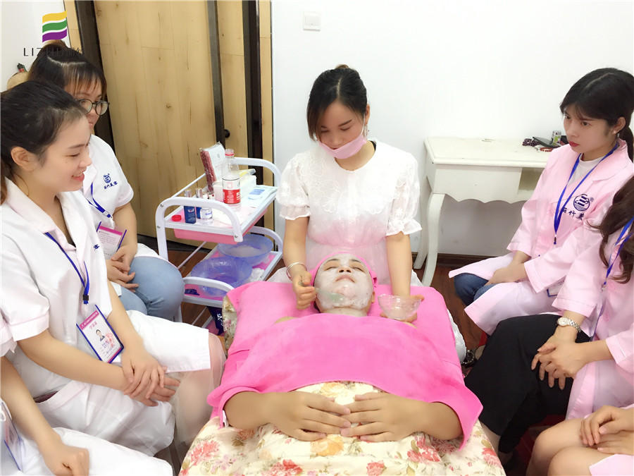 南寧美容學堂：敷膜，女人變美必修課程