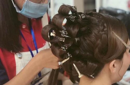 化妝課堂：基礎(chǔ)打牢，王冠不掉