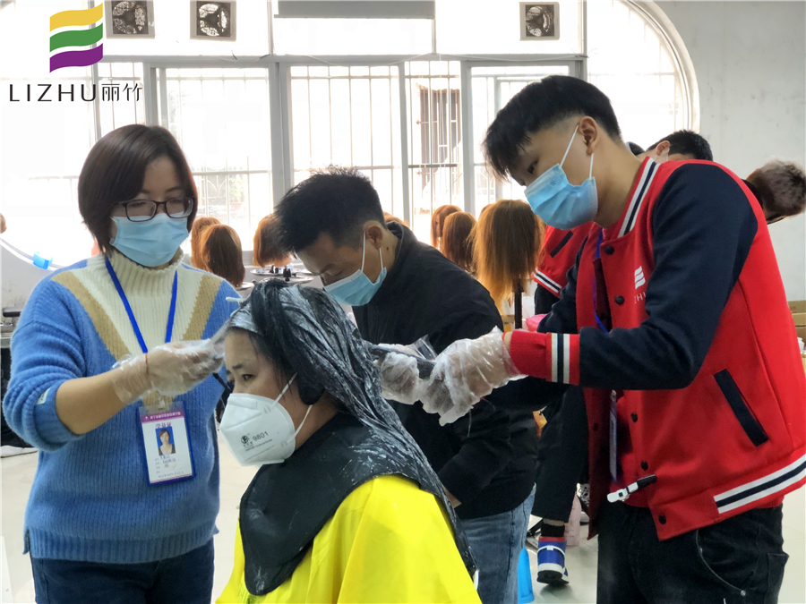 南寧美發(fā)學校：燙染技師班開工啦