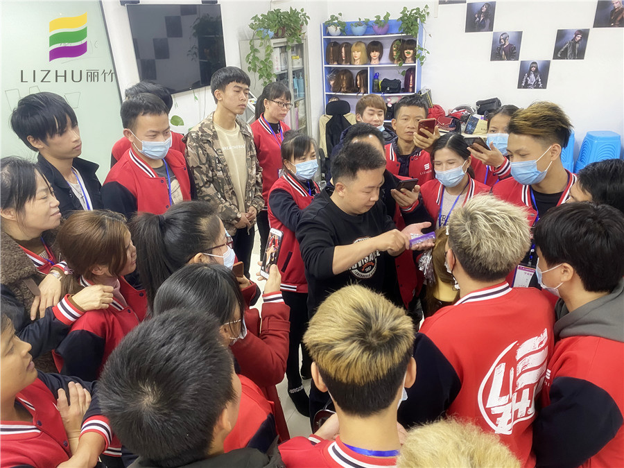 南寧美發(fā)學(xué)校：美發(fā)染膏怎么刷