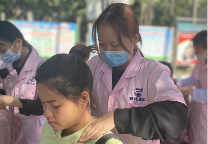 廣西美容培訓中心學員感言：亦師亦友亦親人