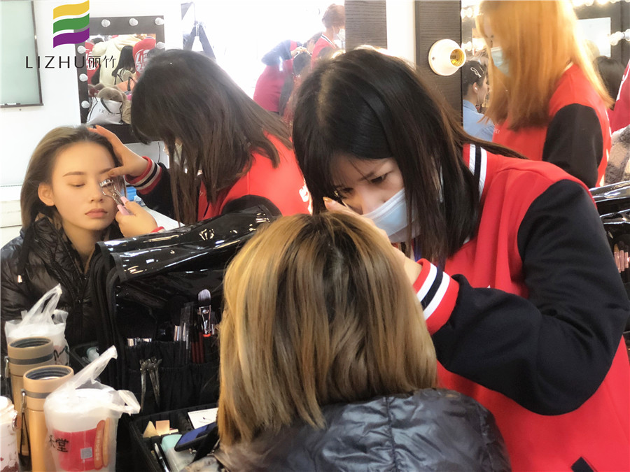 在這里我學會了化妝編發(fā)| 南寧化妝師培訓(xùn)班學員感言