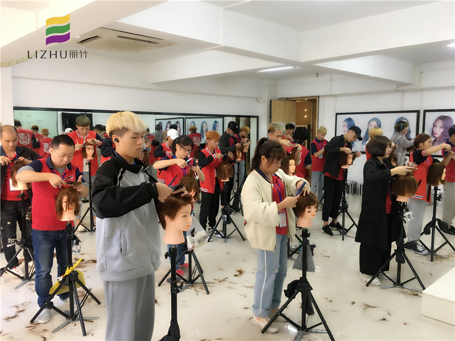 怎么判斷你是否合適剪短發(fā)？南寧美發(fā)師培訓班教你