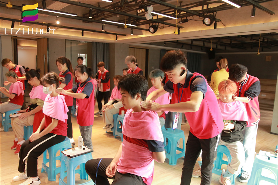 學(xué)美發(fā)為什么要學(xué)按摩？南寧專業(yè)美發(fā)學(xué)校告訴你