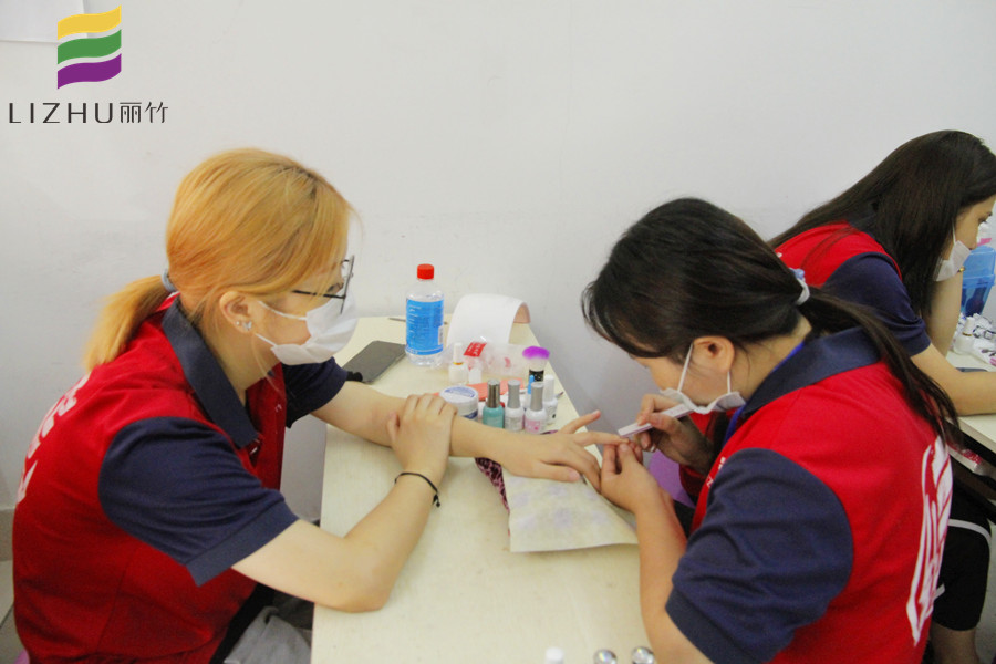 南寧美甲學(xué)校告訴你為什么要學(xué)美甲？