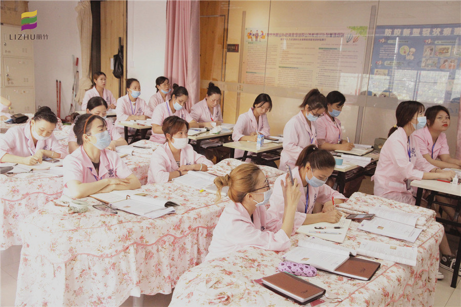 在南寧學(xué)美容，到麗竹學(xué)校美容全能班看看吧