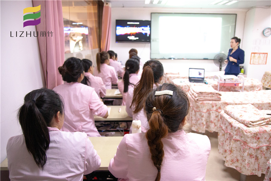 南寧學(xué)美容有前途嗎？來(lái)麗竹學(xué)校就業(yè)宣講會(huì)啊