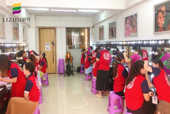 動(dòng)手對于化妝的重要性，南寧排名前十化妝學(xué)校告訴你