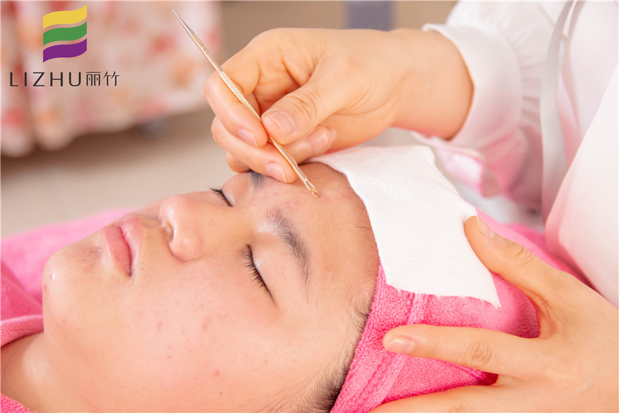 學美容祛痘法，告訴你廣西美容學校哪家正規(guī)