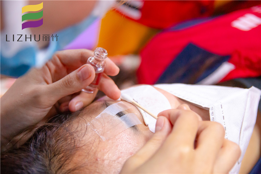 燙睫毛注意事項(xiàng)，南寧美甲美睫培訓(xùn)學(xué)校整理好了