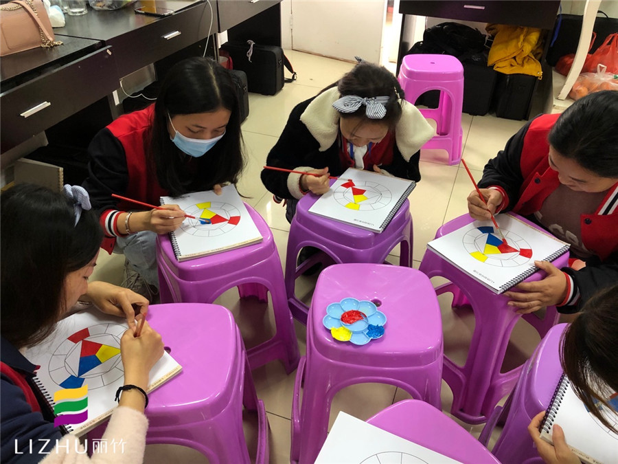 化妝色彩怎么學(xué)？南寧有實(shí)力的化妝學(xué)校這樣教