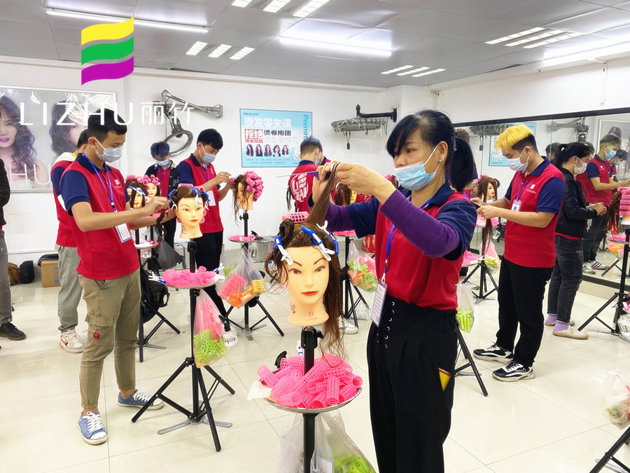 南寧燙發(fā)課堂：美發(fā)卷發(fā)筒怎么用？