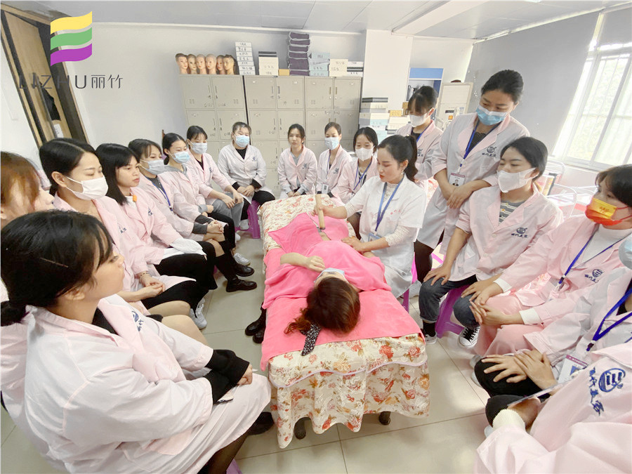 艾灸肚臍的好處，南寧美容養(yǎng)生培訓班老師告訴你