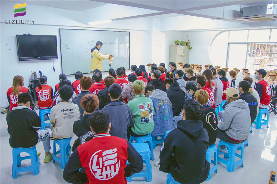 修剪平頭的技巧，廣西教理發(fā)學校課程內容