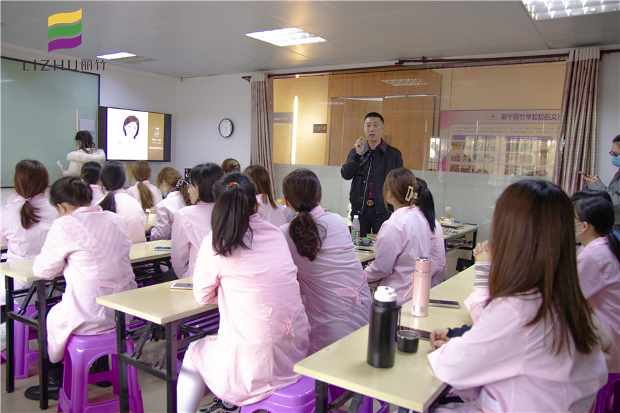 南寧哪家美容學校好就業(yè)？麗竹就邀請你參加美容就業(yè)宣講會