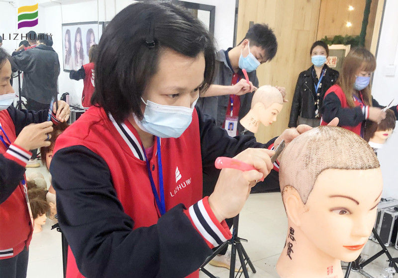 美發(fā)剃刀如何操作？廣西南寧美發(fā)培訓(xùn)學(xué)校教你