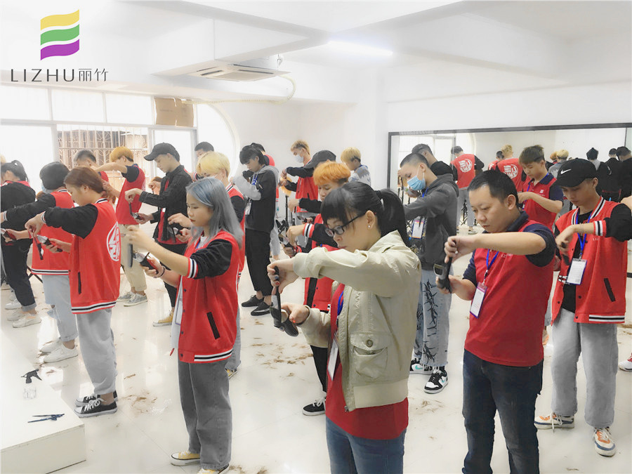 美發(fā)推剪練習課堂，南寧美發(fā)學校分享