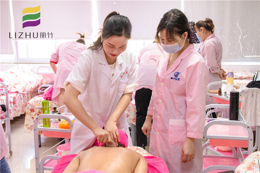 背部按摩知多少？廣西排名前十美容學校告訴你