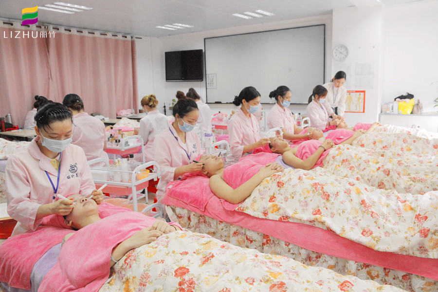 面部撥筋的特色，南寧美容實(shí)訓(xùn)項(xiàng)目