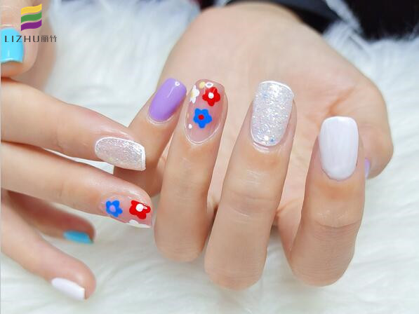 春日美甲，藍天白云，花兒朵朵開