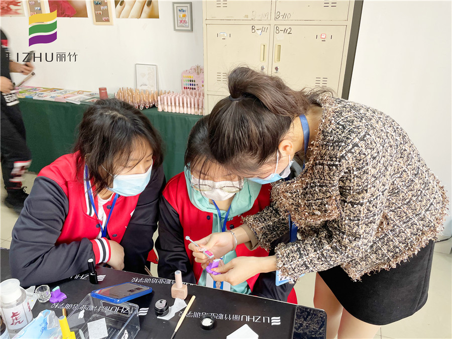 南寧美甲培訓學校哪家好？歡迎到麗竹美甲精 英班試聽