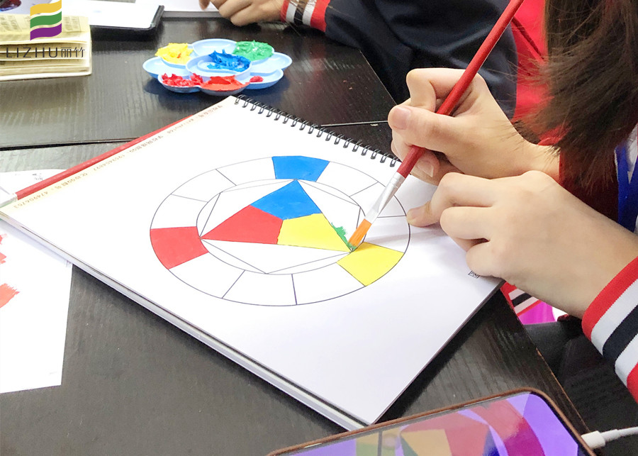 十二色環(huán)有哪些顏色？廣西化妝職業(yè)培訓(xùn)學(xué)校