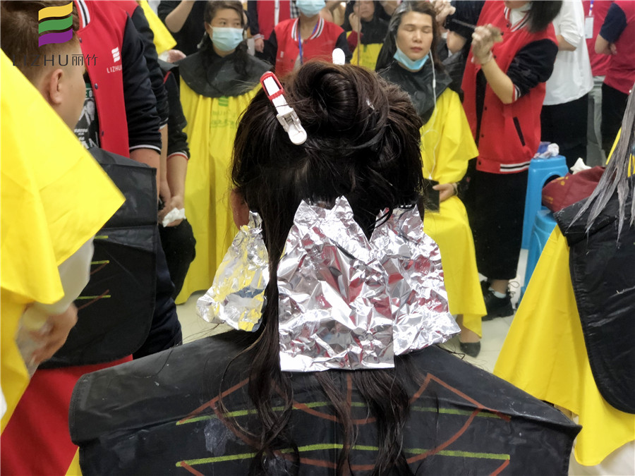 錫紙燙發(fā)能保持多久？南寧燙染一對一教學(xué)給你專業(yè)技術(shù)