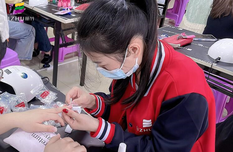 半貼甲片怎么貼？學(xué)美甲理論知識(shí)分享