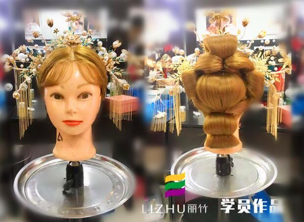 秀禾卷筒造型手法，廣西新娘化妝培訓(xùn)給你教程