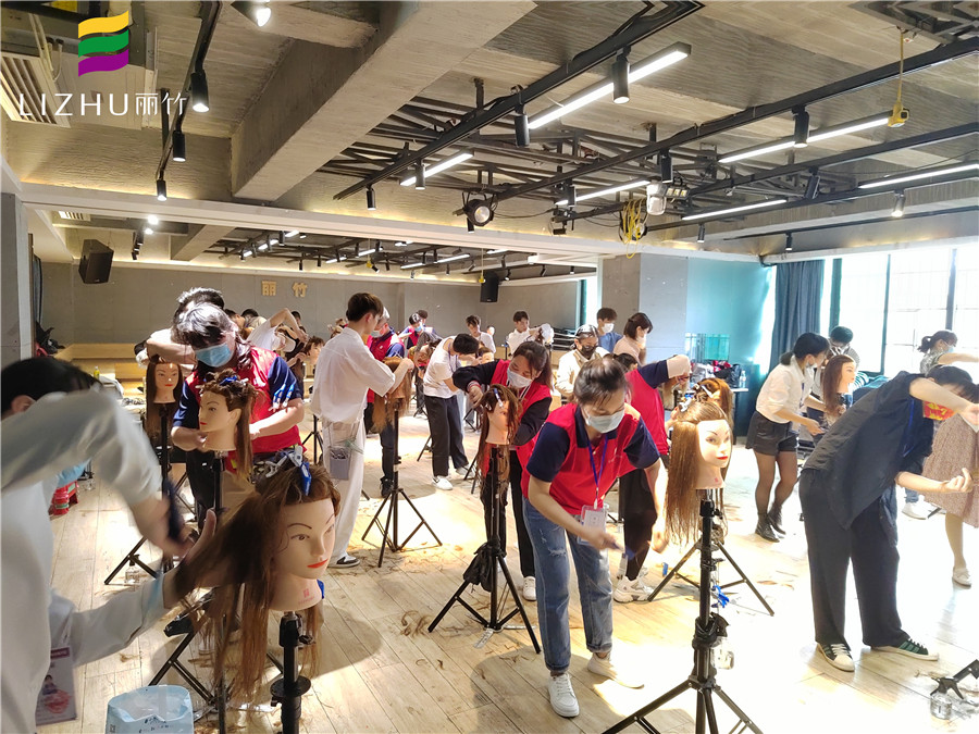 南寧學剪女頭發(fā)哪里比較好？歡迎到南寧女士剪發(fā)培訓班