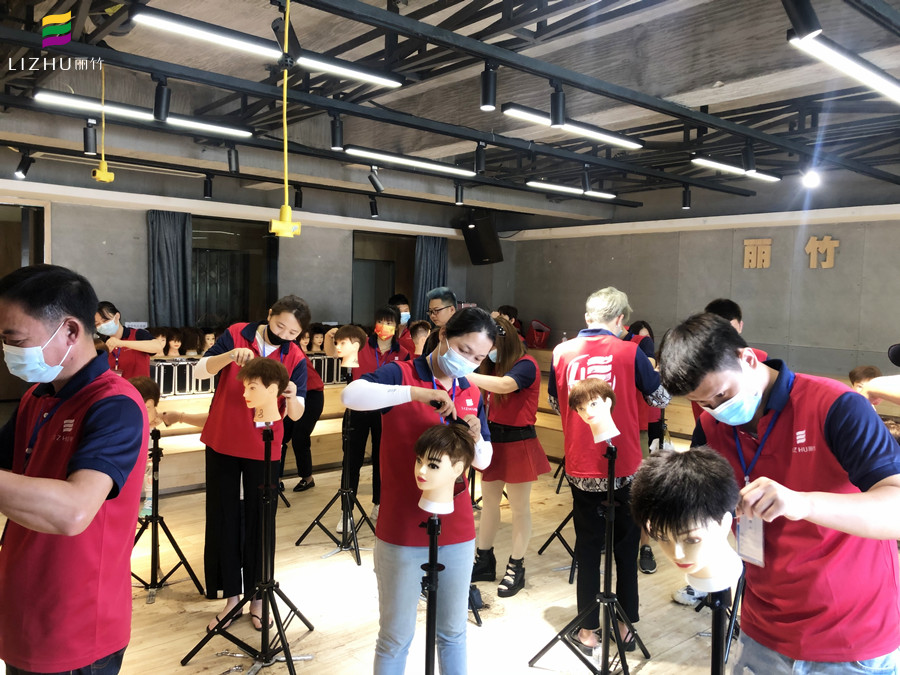 如何快速剪男發(fā)？廣西男士頭發(fā)修剪教程分享