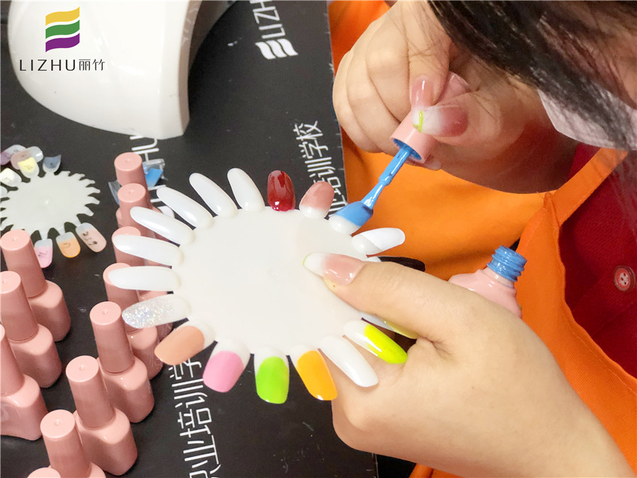 美甲圓盤色卡涂色方法，廣西基礎美甲教程分享