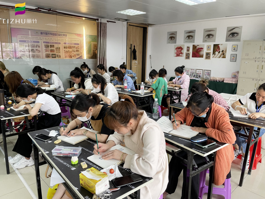 麗竹紋繡課堂：紙上畫眉和眉毛設計