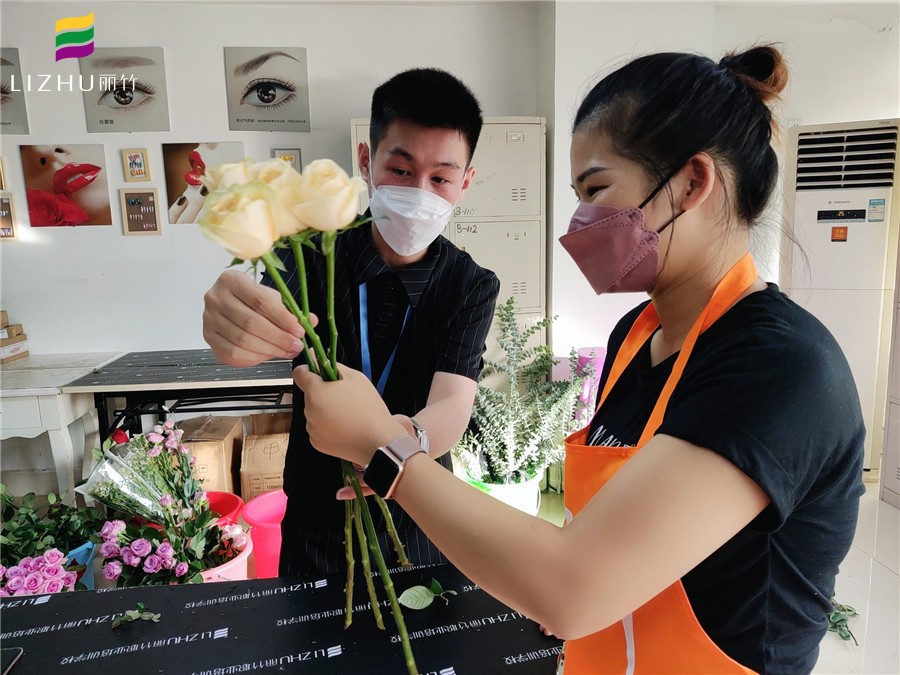 小型花束怎么包？南寧插花師培訓(xùn)班手把手教學(xué)