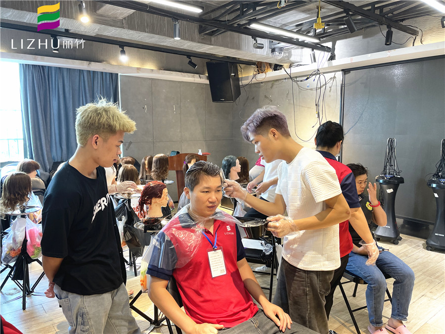 美發(fā)新手燙染技巧，廣西燙染培訓(xùn)課程