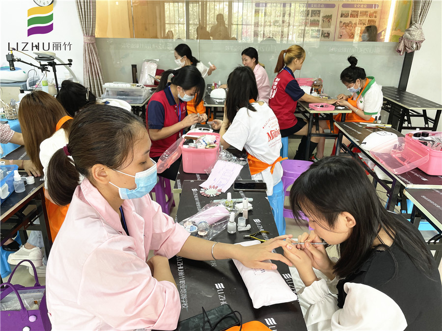 如何推死皮？南寧美甲培訓(xùn)學(xué)?；A(chǔ)課程