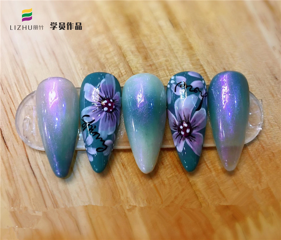 日式花卉美甲圖片，廣西南寧美甲培訓學員作品