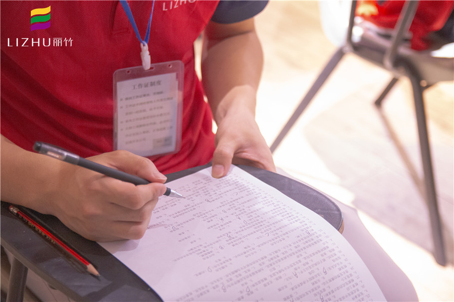 廣西培訓(xùn)美發(fā)理發(fā)學(xué)校進行理論知識考核