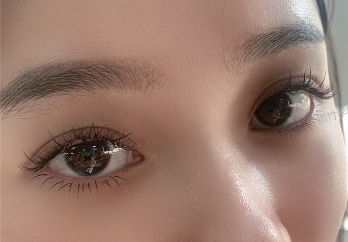 美睫真人實操，廣西美甲美睫學(xué)校教學(xué)實況