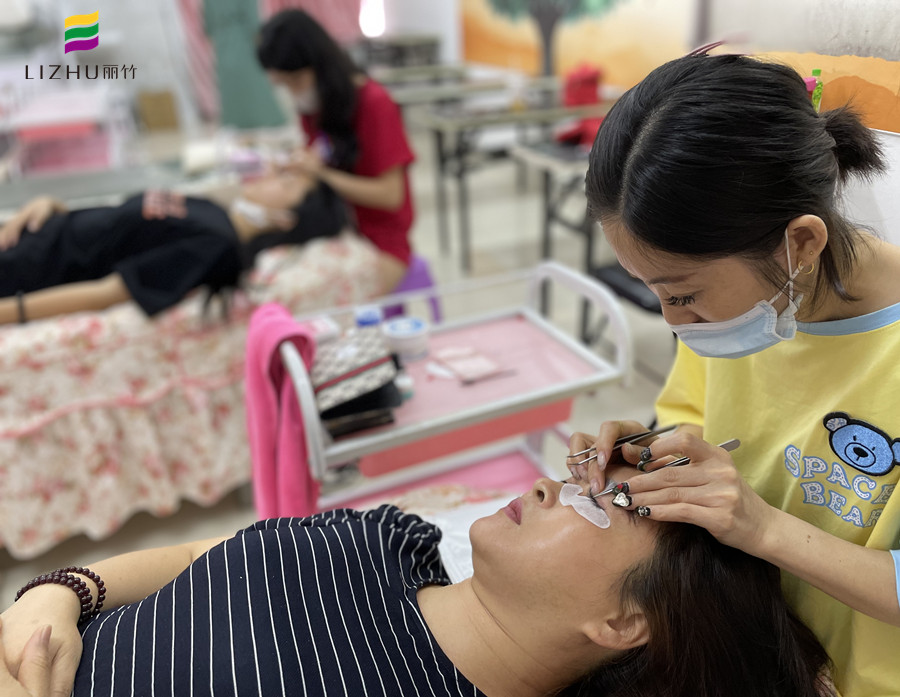 廣西美甲美睫培訓學校課程圓滿結(jié)束