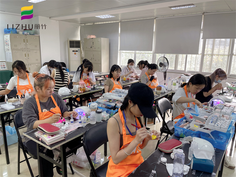 南寧美甲學校哪家好？南寧美甲學校哪家有實力？