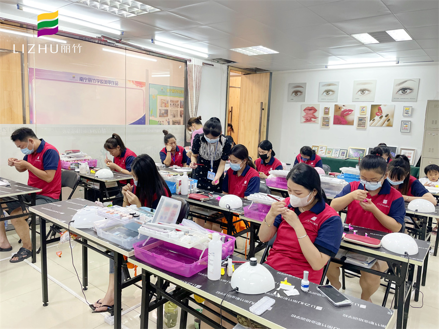 南寧美甲培訓基礎課堂 | 南寧美甲培訓學習