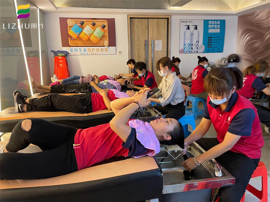 學(xué)美發(fā)店正確的洗頭方法，告訴你南寧哪里有洗頭培訓(xùn)技術(shù)？