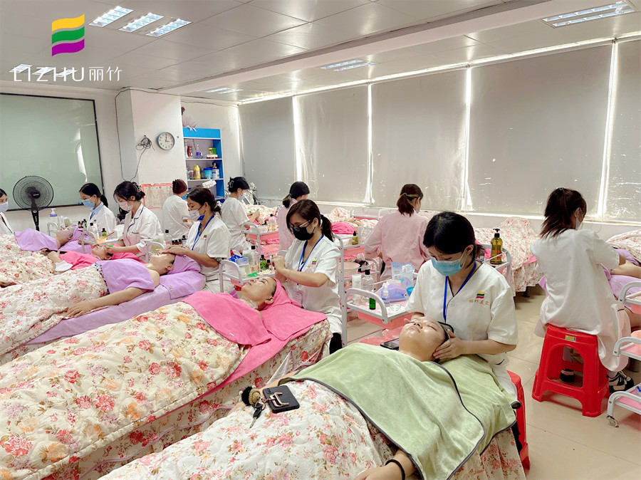 秋季如何敷面膜？南寧面部護(hù)理基礎(chǔ)班課程分享