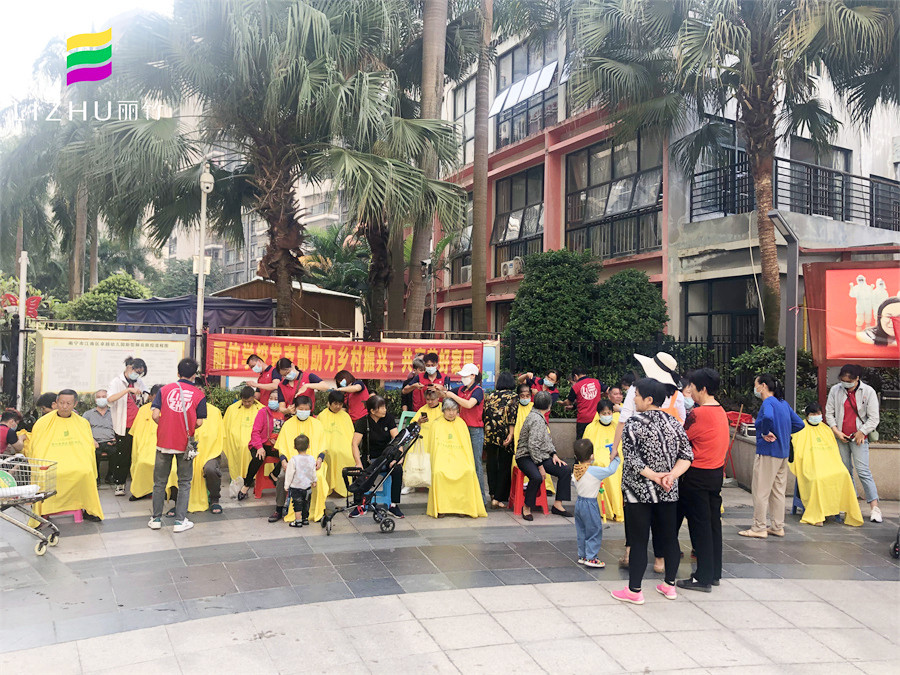南寧美容美發(fā)學校公益活動，居民們連連稱贊
