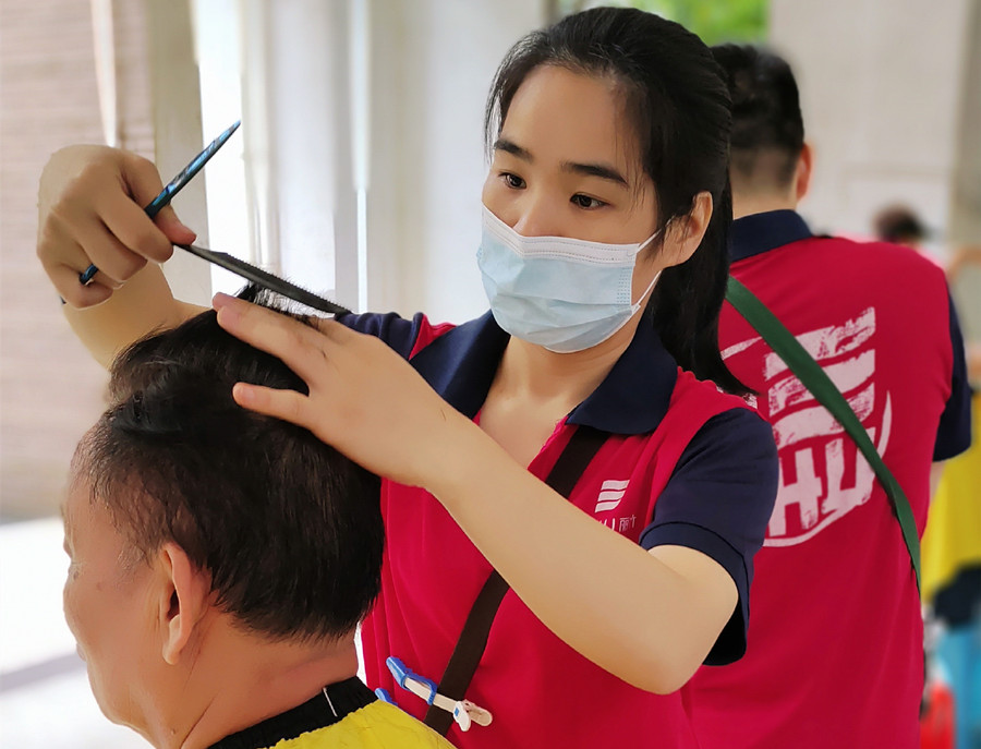 南寧美發(fā)學(xué)校真人實踐，麗竹美發(fā)學(xué)校沖沖沖