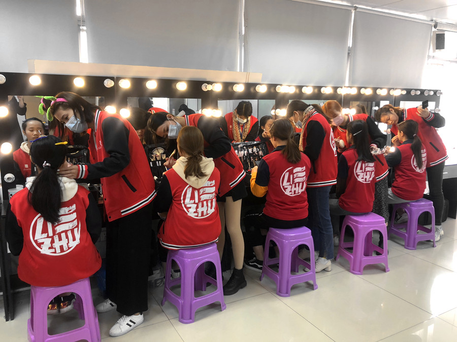 夏日腮紅教程，廣西化妝基礎(chǔ)手法演示