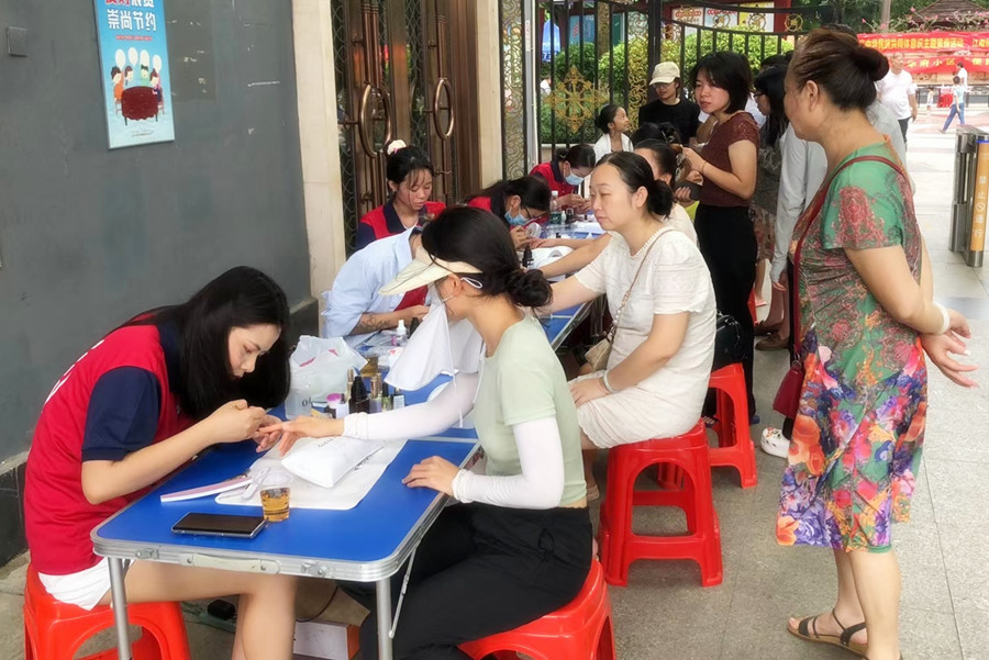 南寧美甲培訓(xùn)社會(huì)報(bào)告，告訴你南寧學(xué)美甲哪里有實(shí)力？