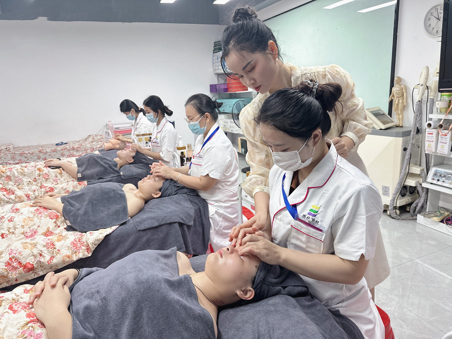 敏敏的肌膚怎么護理？廣西皮膚管理師教你